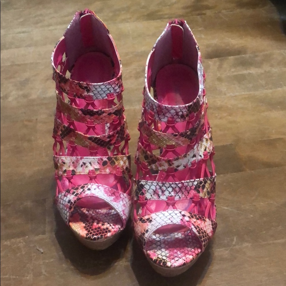 Pink snakeskin shoe dazzle wedges